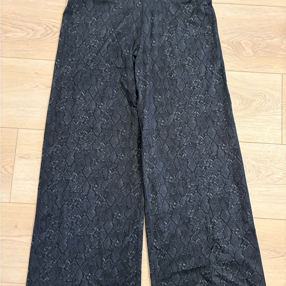 Fabletics Charcoal Snakeskin Pattern Pants